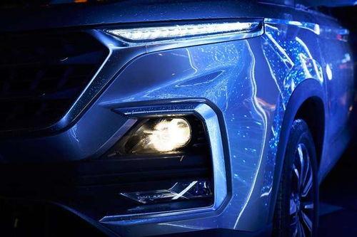 街拍国产神车视频,街拍视频展现非凡魅力